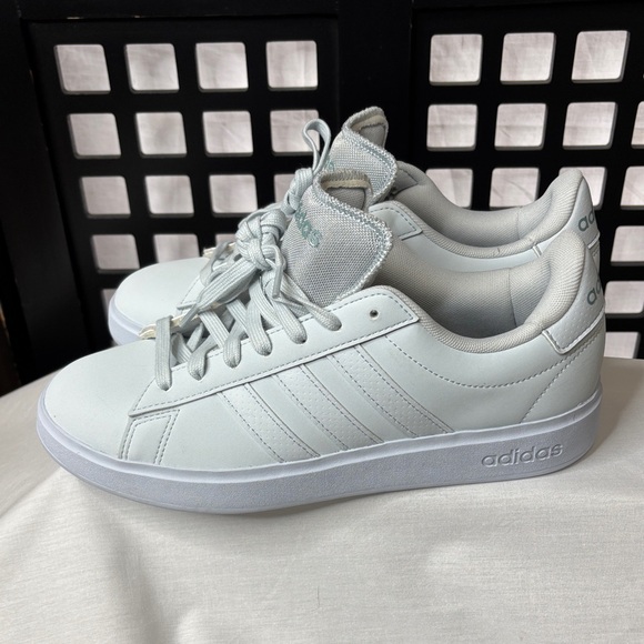 🤍 adidas Women's Grand Court 2.0 White Sneakers 8.5 NEW Classic Comfy 🤍 - Picture 6 of 11